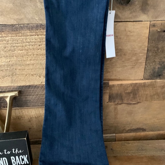 Hudson Jeans - Picture 7 of 7